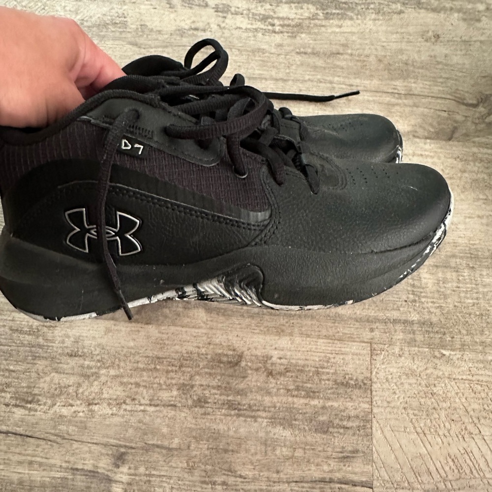 Under Armour Boys Basketball shoes